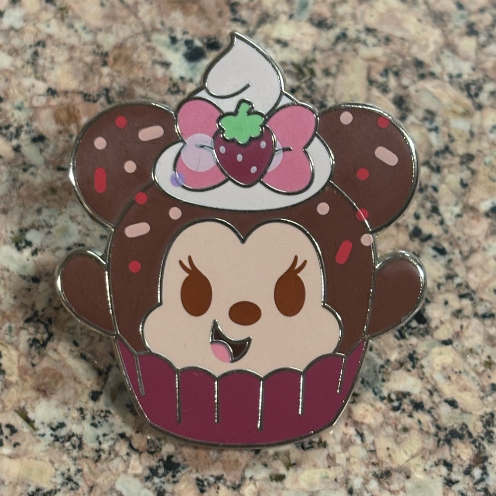 2022 Disney Mystery Pin Munchlings Series 1 Minnie Mouse Strawberry Cupcake